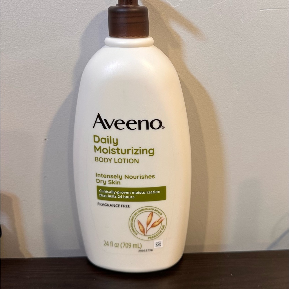 Aveeno Daily Moisturizing Body Lotion 2x24oz/ New With NO Box - Picture 3 of 4